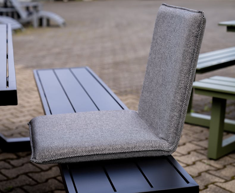 Maximavida seat Sitges anthracite on picnic table Dex black