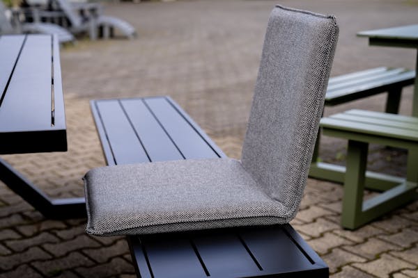 Maximavida seat Sitges anthracite on picnic table Dex black