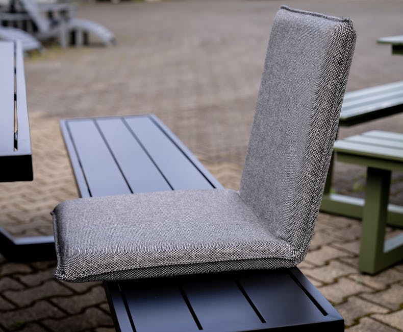 Maximavida Sitzfläche Sitges anthrazit auf Picknicktisch Dex schwarz