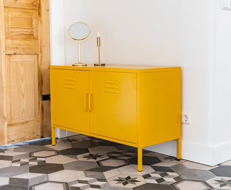 Okergele TV lockerkast