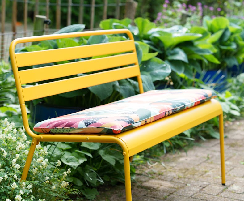 Metall-Gartenbank Max mit Sitzkissen Vaiana im Teegarten