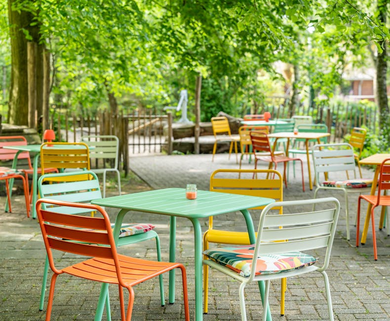 Terras met Max tuinsets met tafels en stoelen