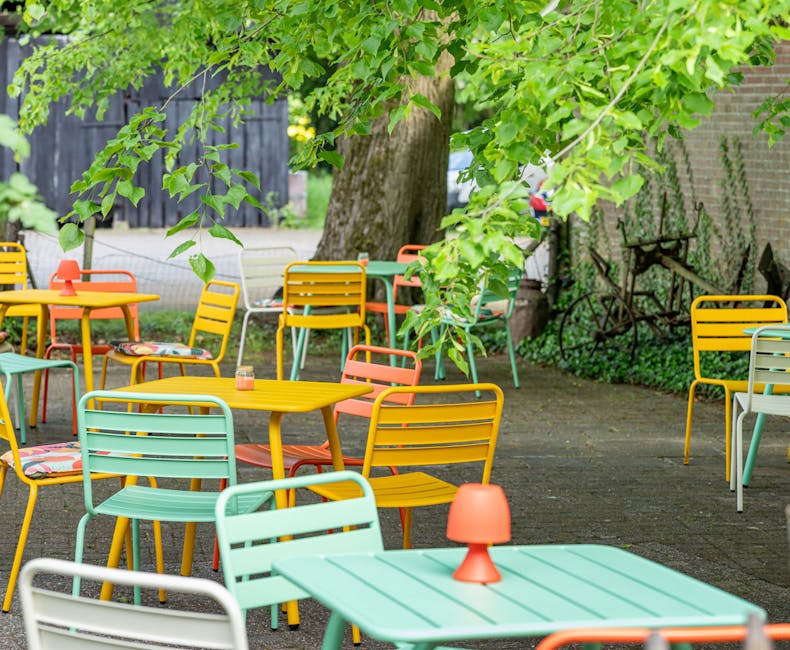 Max Metall-Garnituren auf der Terrasse des Teegartens Rensink