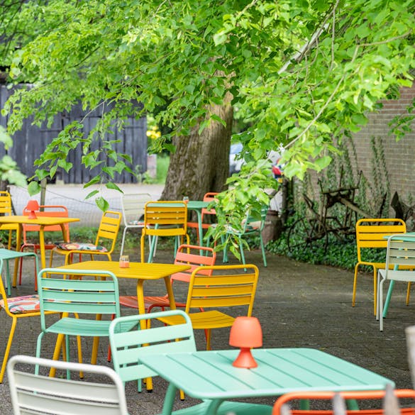Max Metall-Garnituren auf der Terrasse des Theetuin Rensink