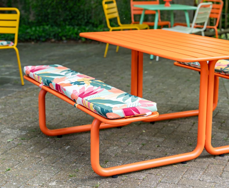 Picknicktischkissen Vaiana auf orangefarbenem Picknicktisch Max