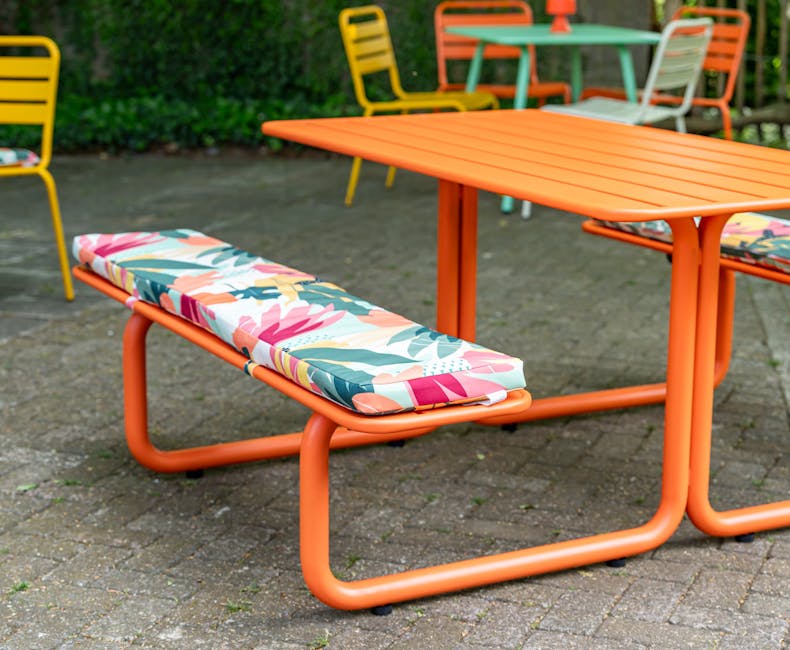 Picknicktafel kussen Vaiana op oranje picknicktafel Max