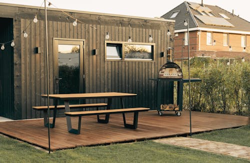 Aluminium picknicktafel Bermuda met zwart onderstel op veranda