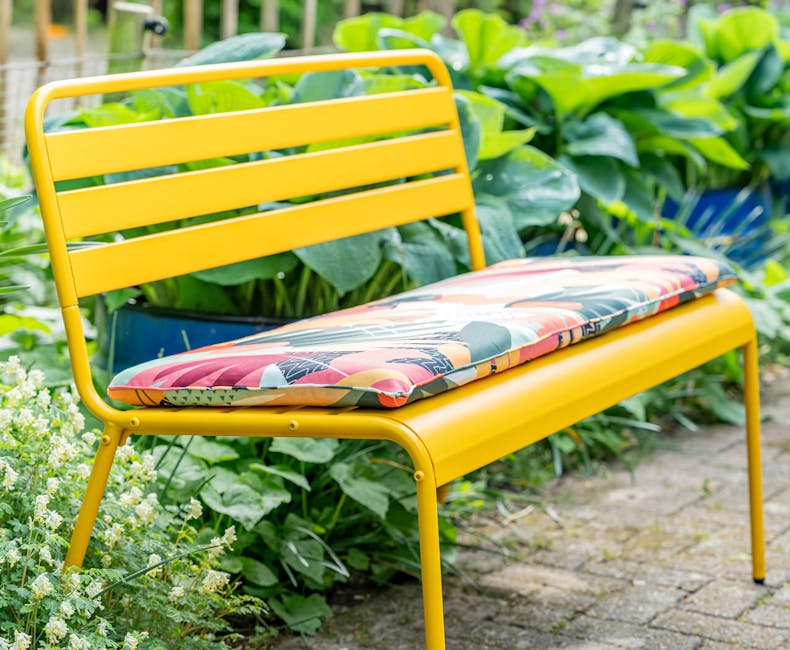 Metalen tuinbank Max met bankkussen Vaiana in theetuin