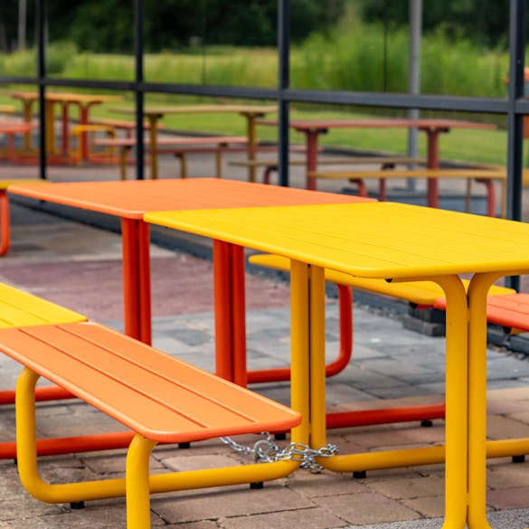 MaximaVida colourful Max metal picnic tables in orange and yellow at Fijnder