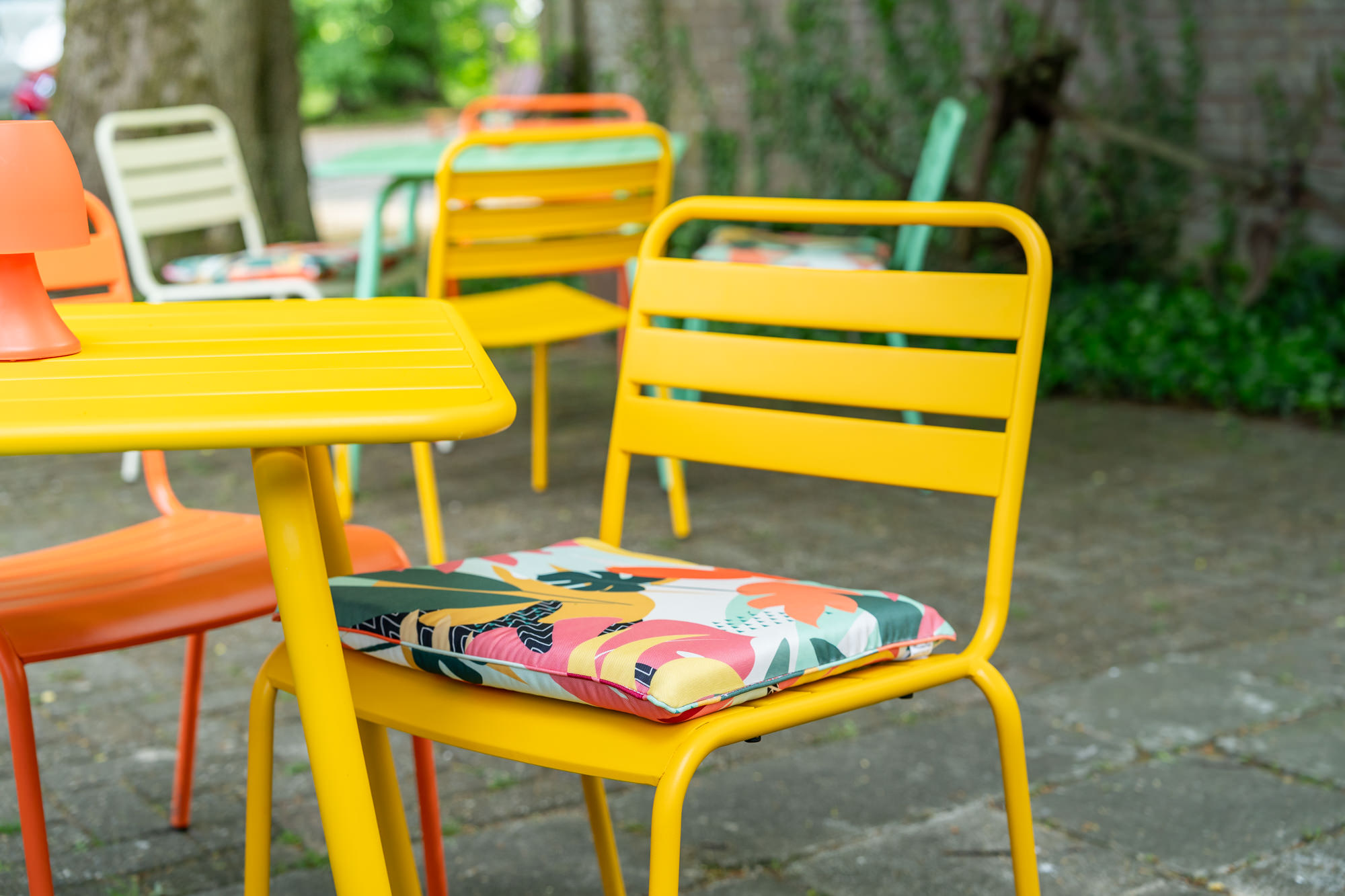 Ochre yellow Max with Vaiana seat cushion