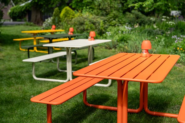 Farbige Metall-Picknicktische Max