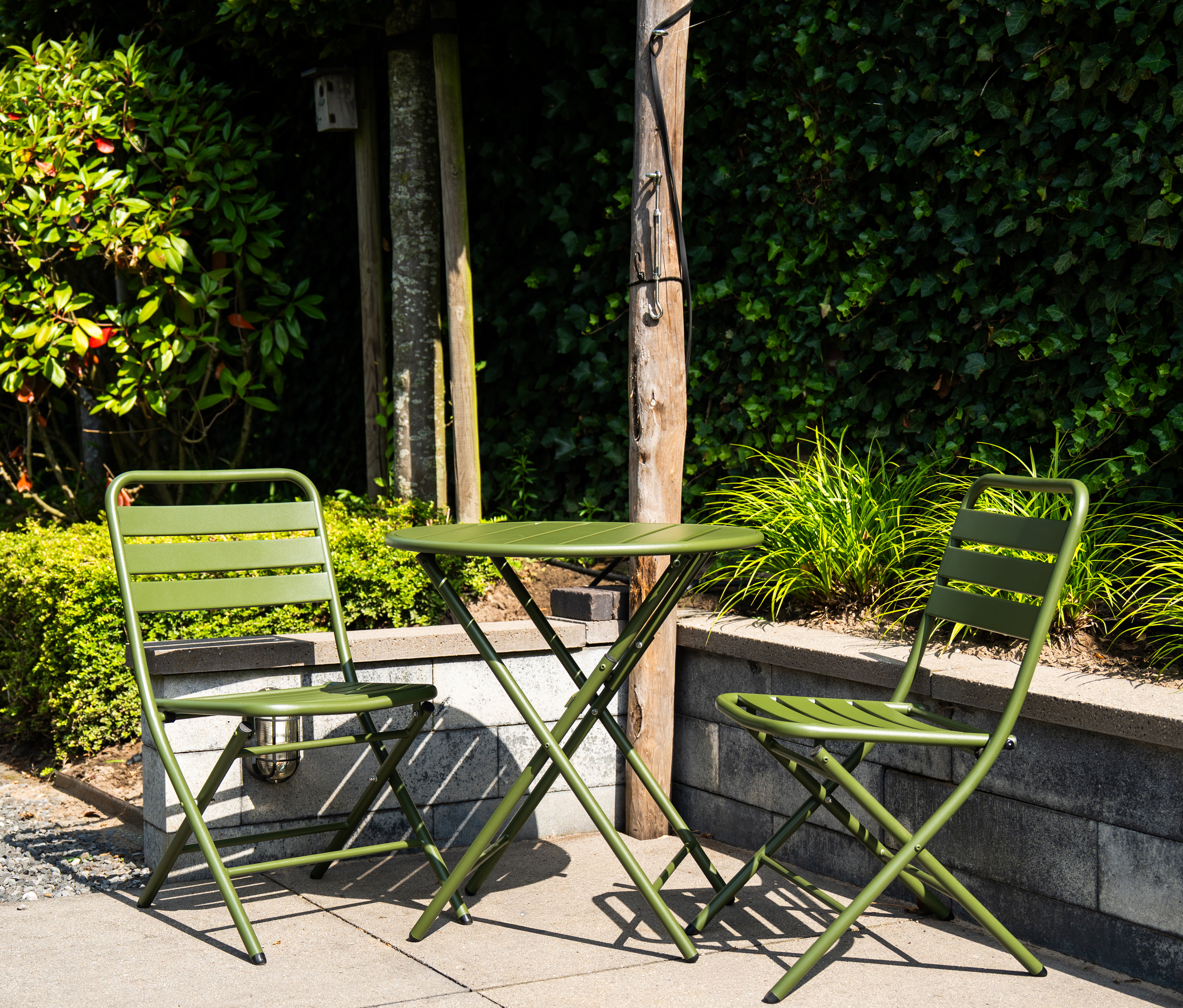 Metal bistro set Max olive green in garden