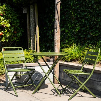 Metal bistro set Max olive green in garden