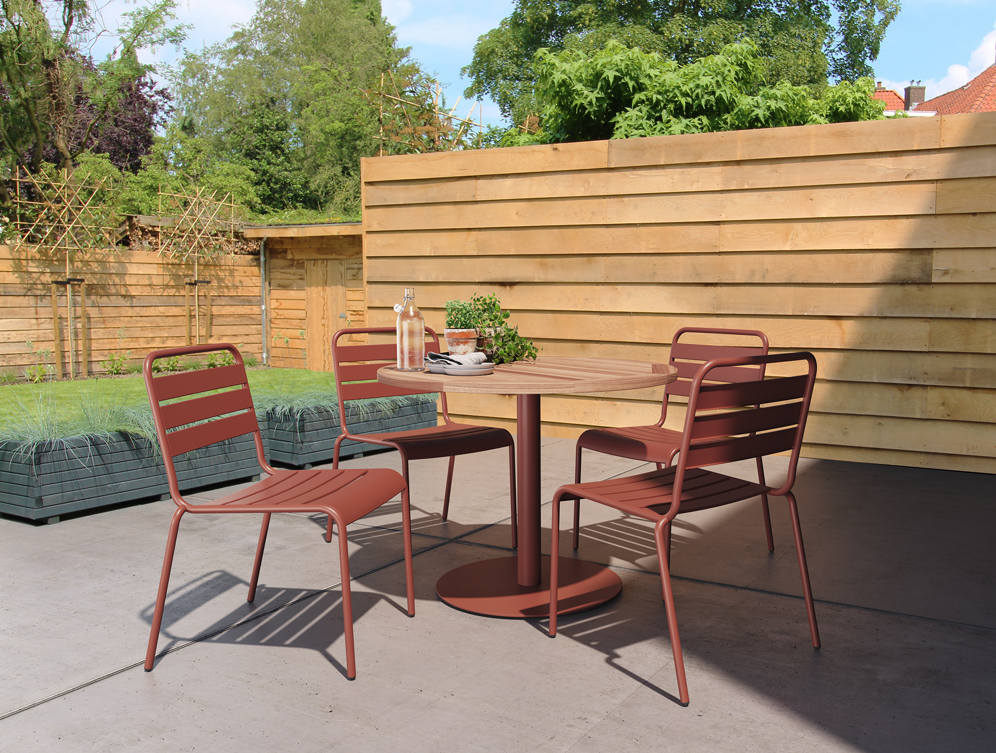 Gartentisch Java mit Portland-Beinen und Max-Stühlen in Rostbraun 