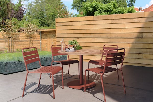 Tuintafel Java met Portland poot en Max stoelen in roestbruin