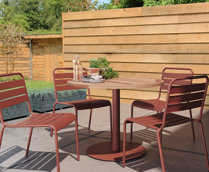 Tuintafel Java met Portland poot en Max stoelen in roestbruin