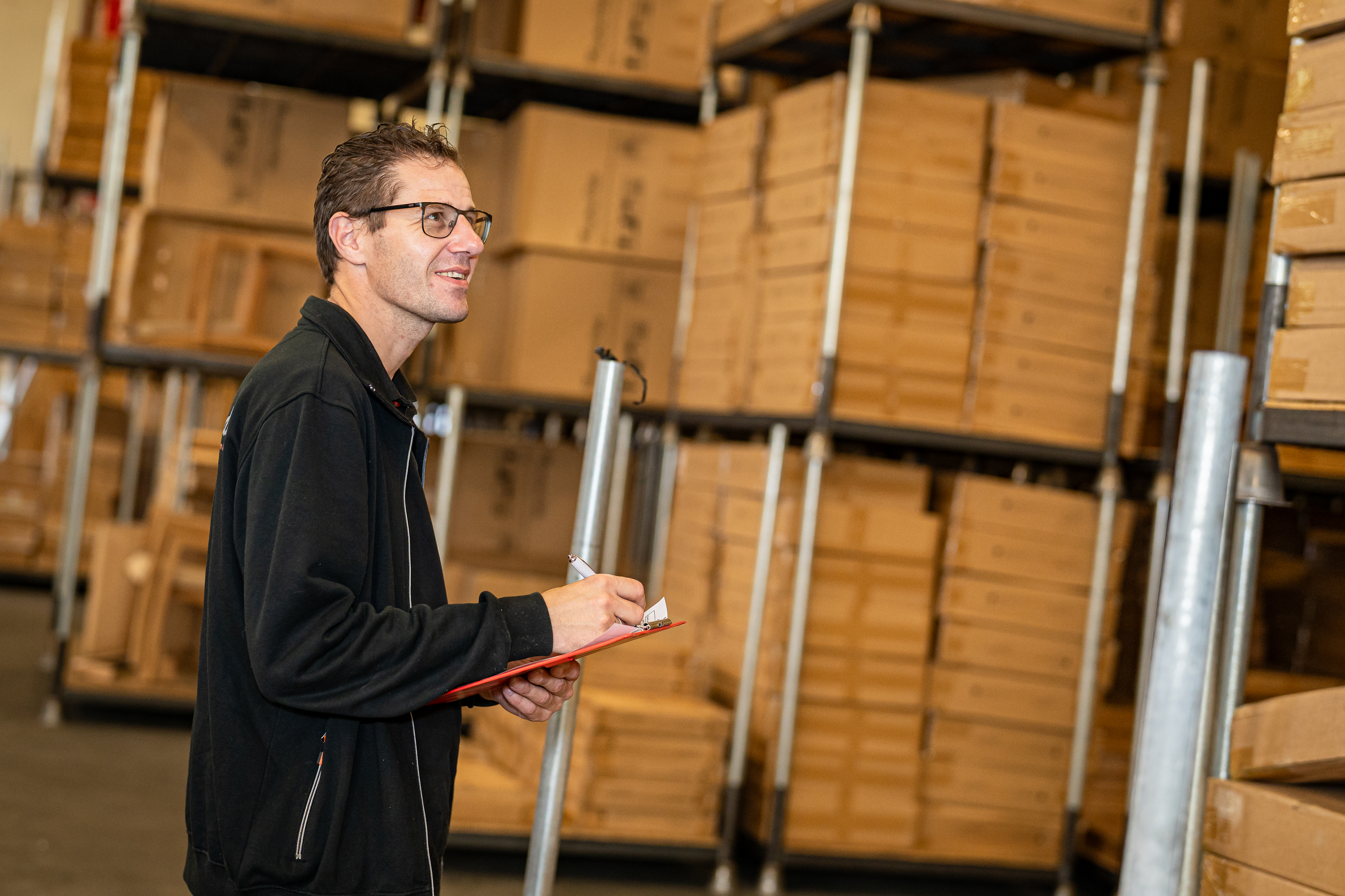 Andre in het magazijn van MaximaVida