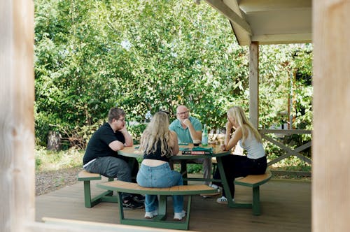 MaximaVida Aluminium-Picknicktisch Bermuda Ø 250 cm olivgrün im Ferienpark