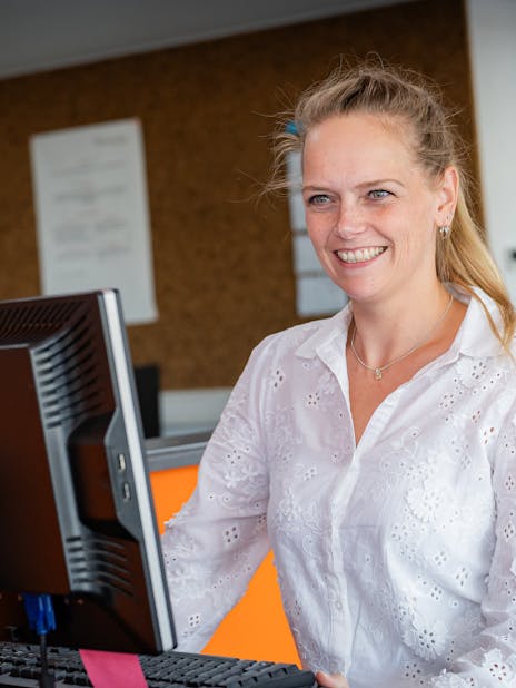 Chantal helpt klanten