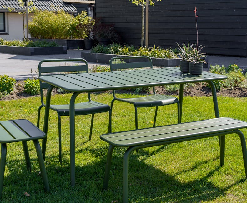 Olijfgroene metalen tuinmeubelen