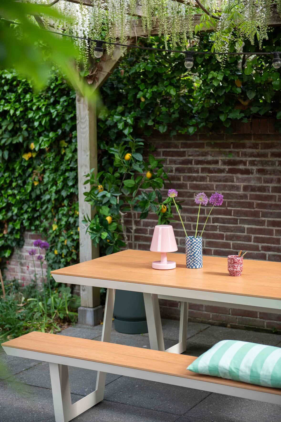 Ivoorkleurige Bermuda picknicktafel