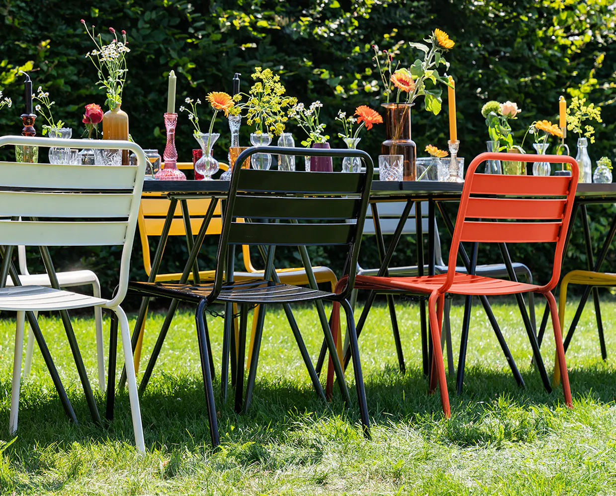 gekleurde metalen tuinstoelen Max feestje