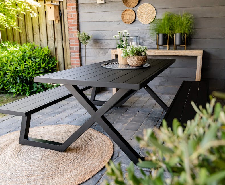 Luxuriöser Aluminium-Picknicktisch Dex auf der Veranda