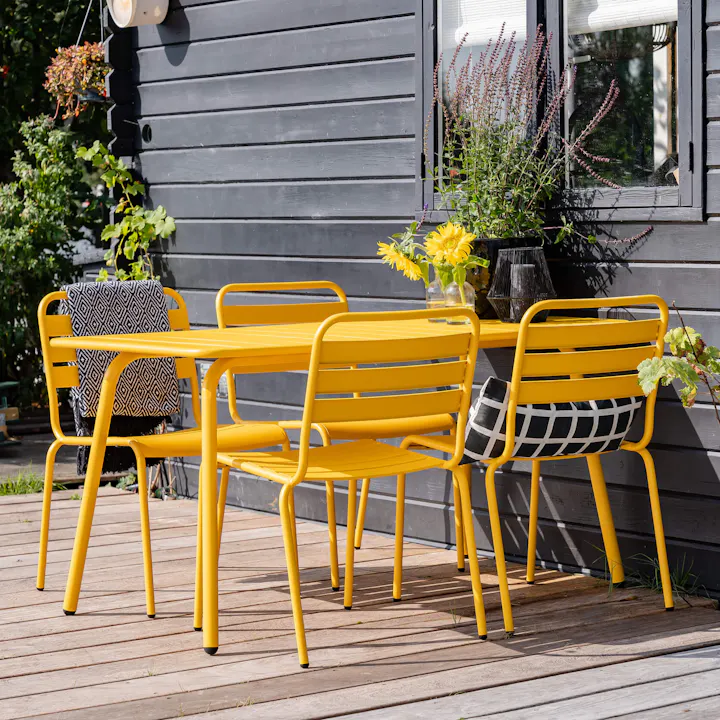 Ochre yellow Max garden set at a holiday cottage