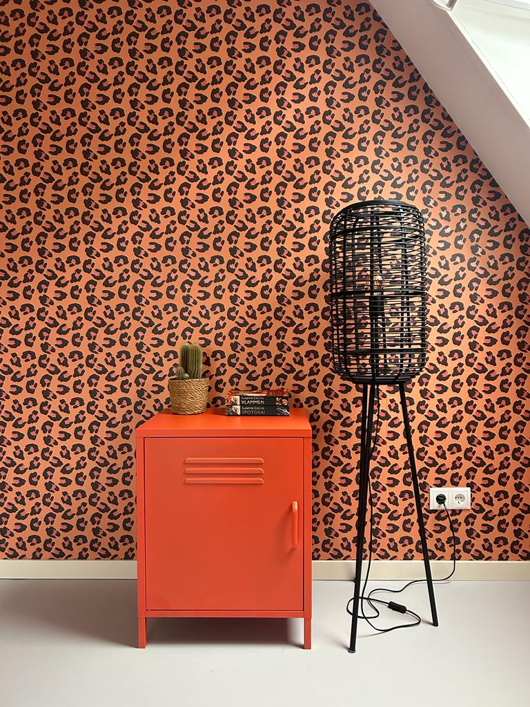 Zacht oranje lockerkastje Finn in de slaapkamer