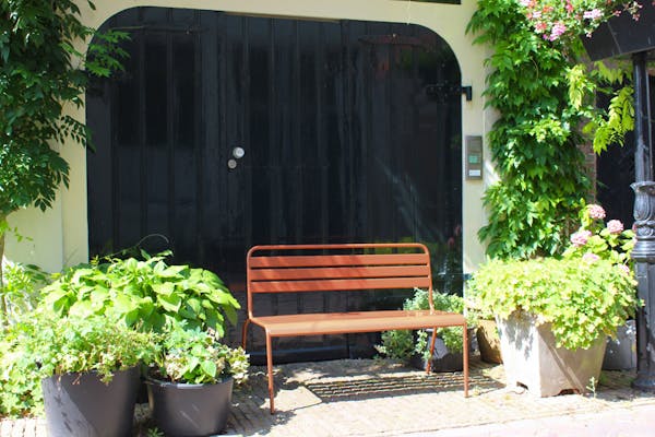 Metalen tuinbank Max in het roestbruin