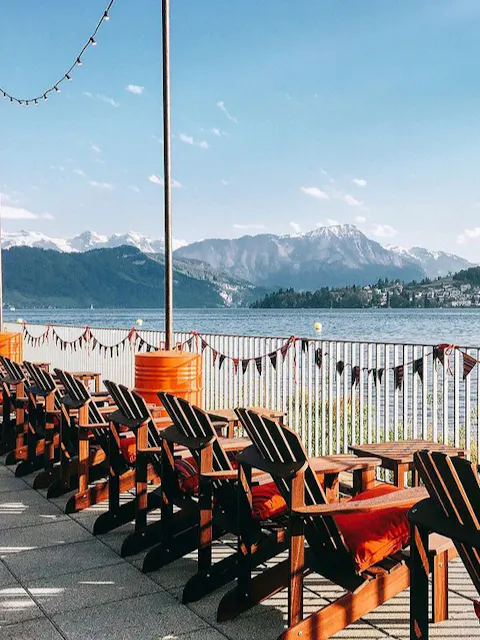 Rij met adirondack stoelen Toronto