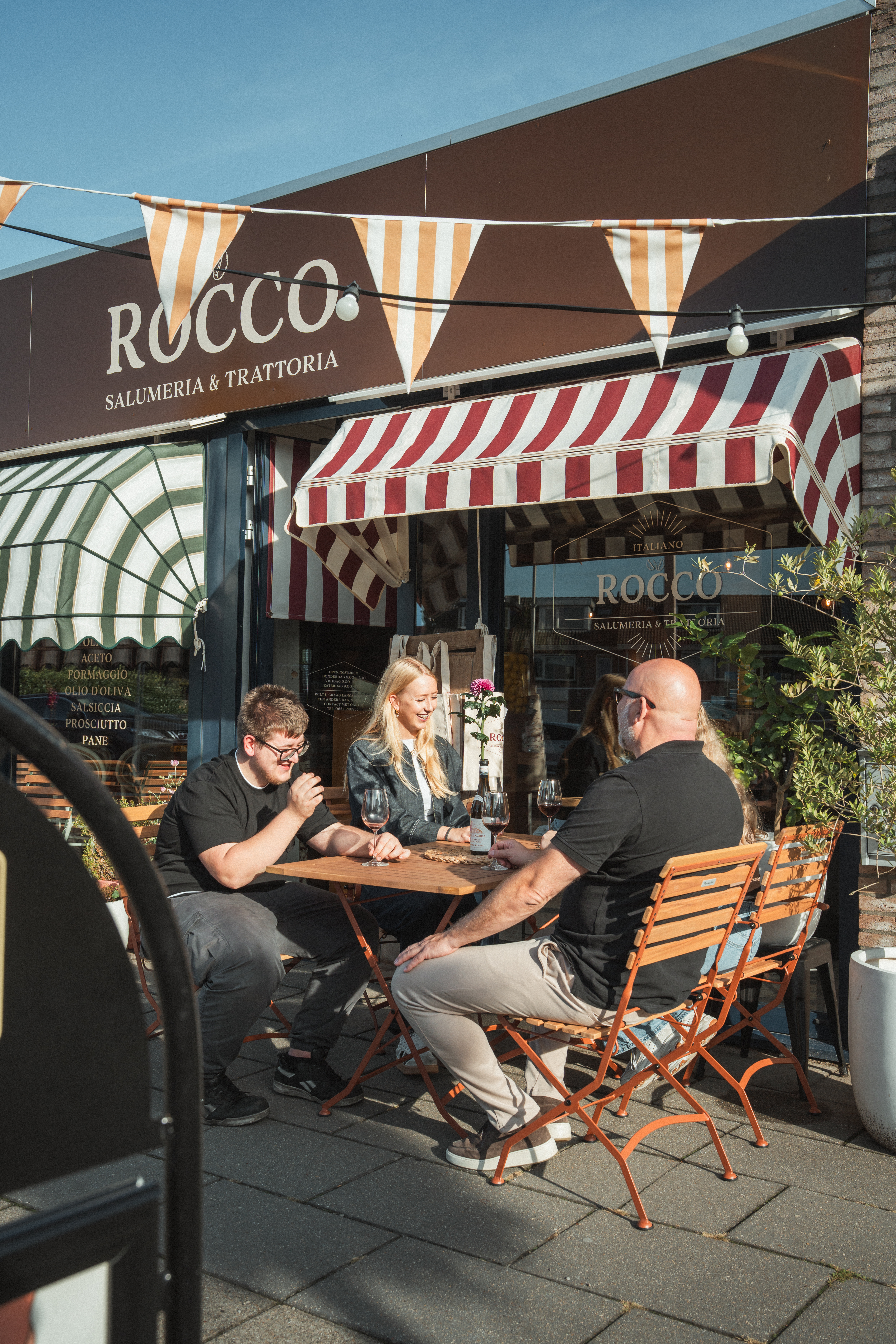 Rust-brown Toscana bistro set for cosy moments together