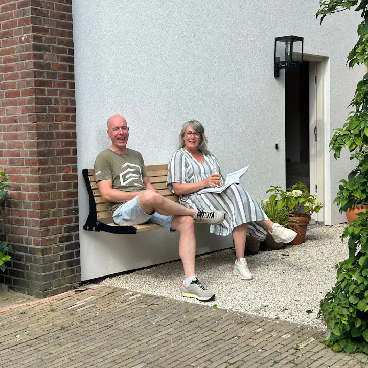 Buren op het gevelbankje