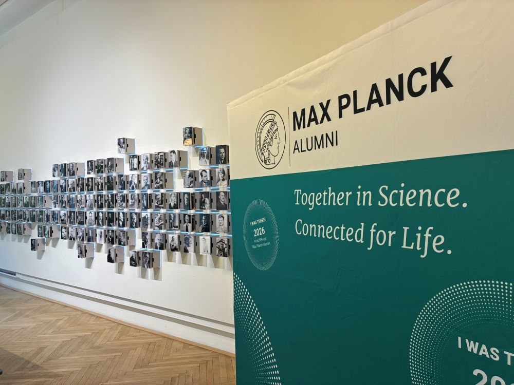 Neues Netzwerk für alle MAX PLANCK Alumni, Foto des Info-Standes
