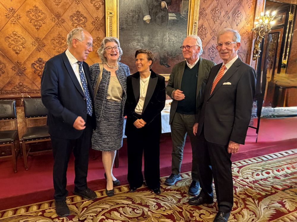 Stiftungsrat Reinhard Pöllath, Kuratorin Ulrike v. Sobbe mit Mann Dr. Arno Mahlert (ganz rechts), Preisträgerin Sara Wickström, Förderer Jürgen Jencquel 