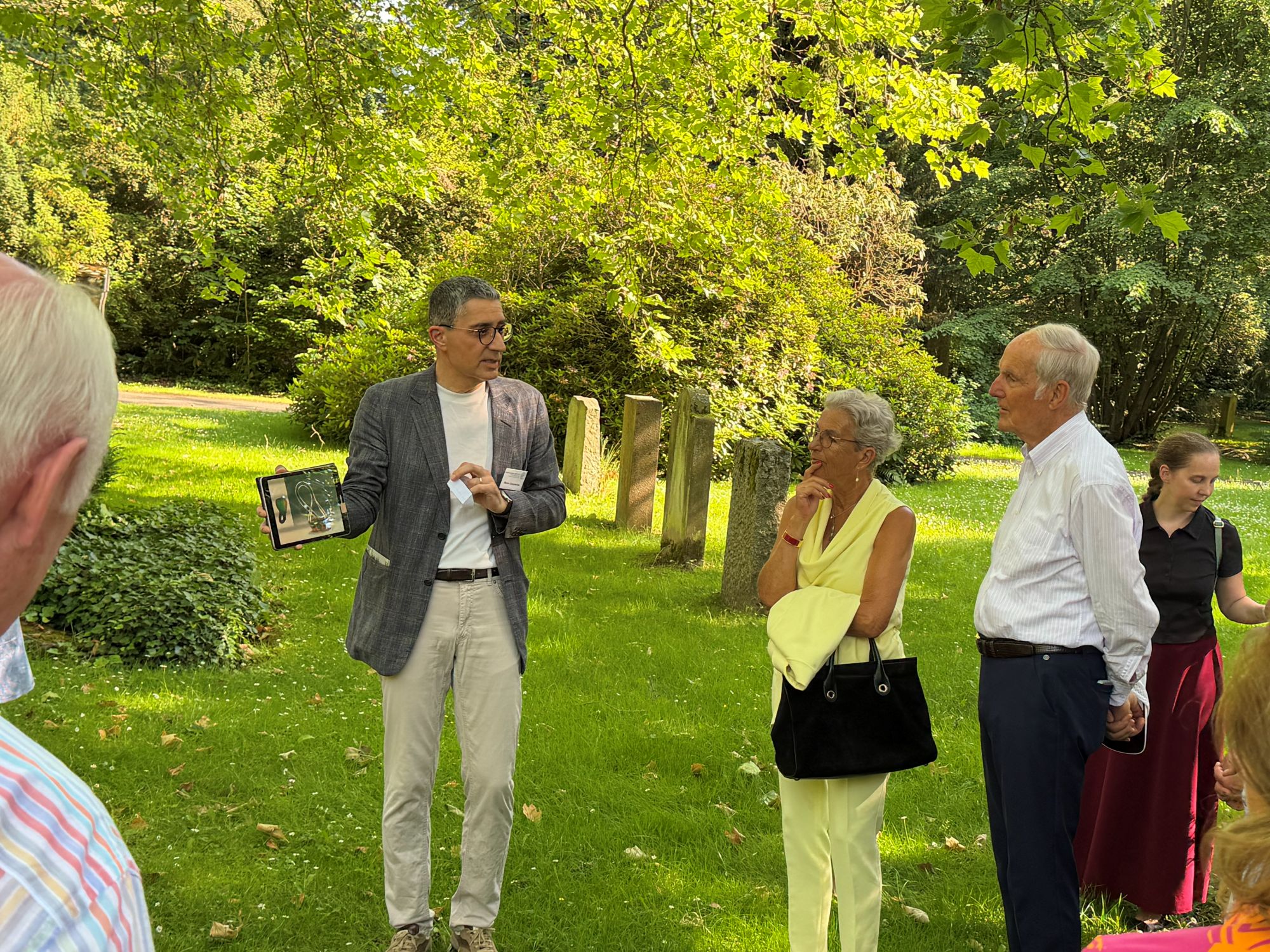 Stadtfriedhof Göttingen, Führung mit Direktor Ramin Golestanian