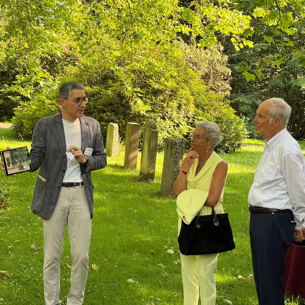 Stadtfriedhof Göttingen, Führung mit Direktor Ramin Golestanian | ©MPF Stadtfriedhof Göttingen, Führung mit Direktor Ramin Golestanian