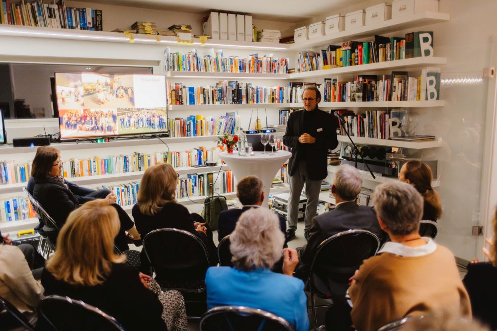 Prof. Schölkopf hält einen Vortrag beim MAX.P-Salon 13.