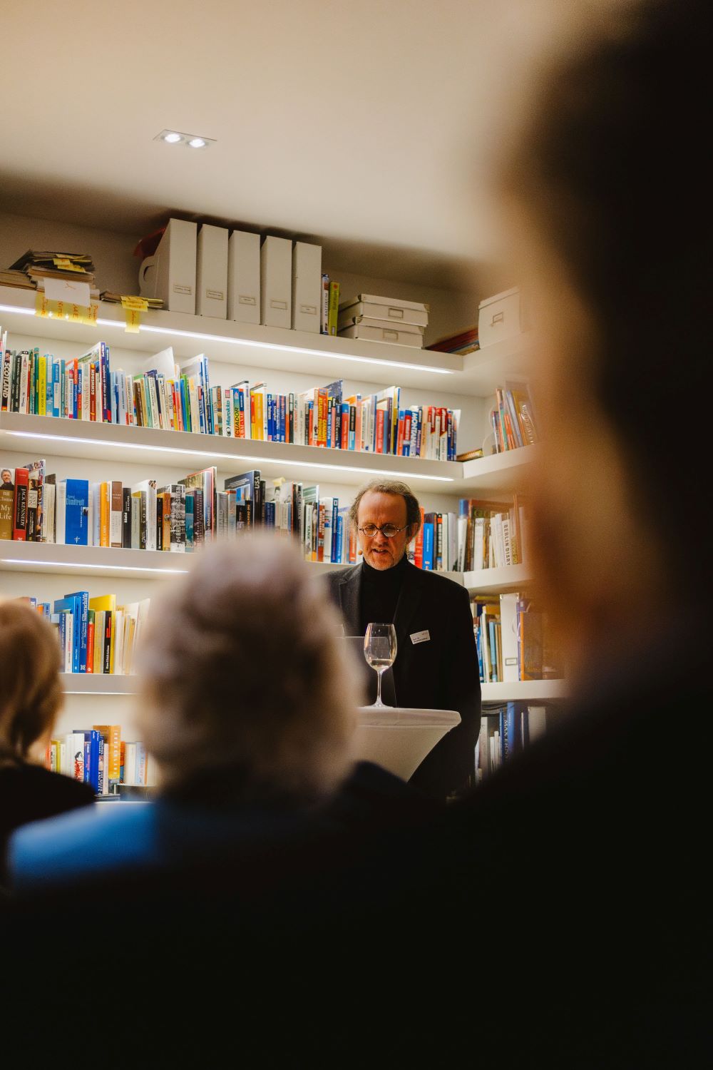 Prof. Schölkopf hält einen Vortrag beim MAX.P-Salon 13.