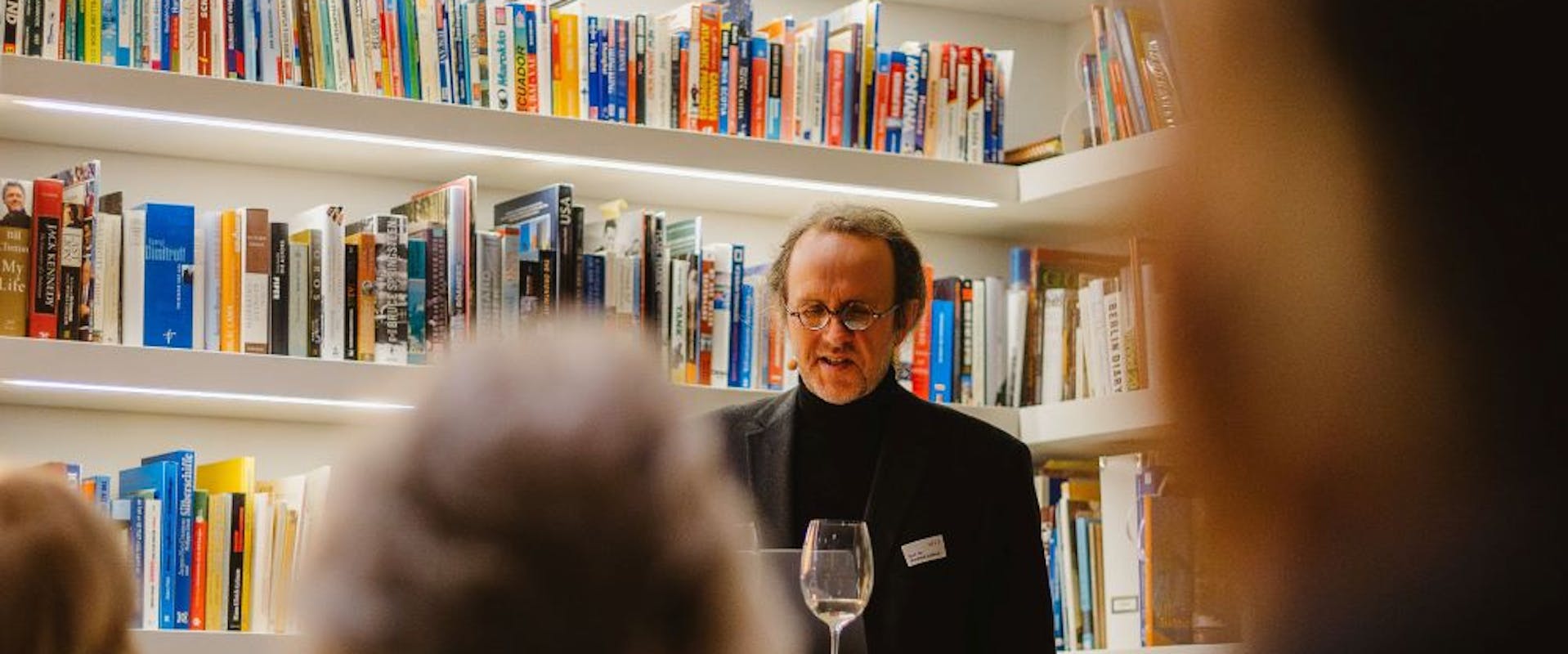 Prof. Schölkopf hält einen Vortrag beim MAX.P-Salon 13. | ©MAX.P/Curtis Spahl Prof. Schölkopf hält einen Vortrag beim MAX.P-Salon 13.