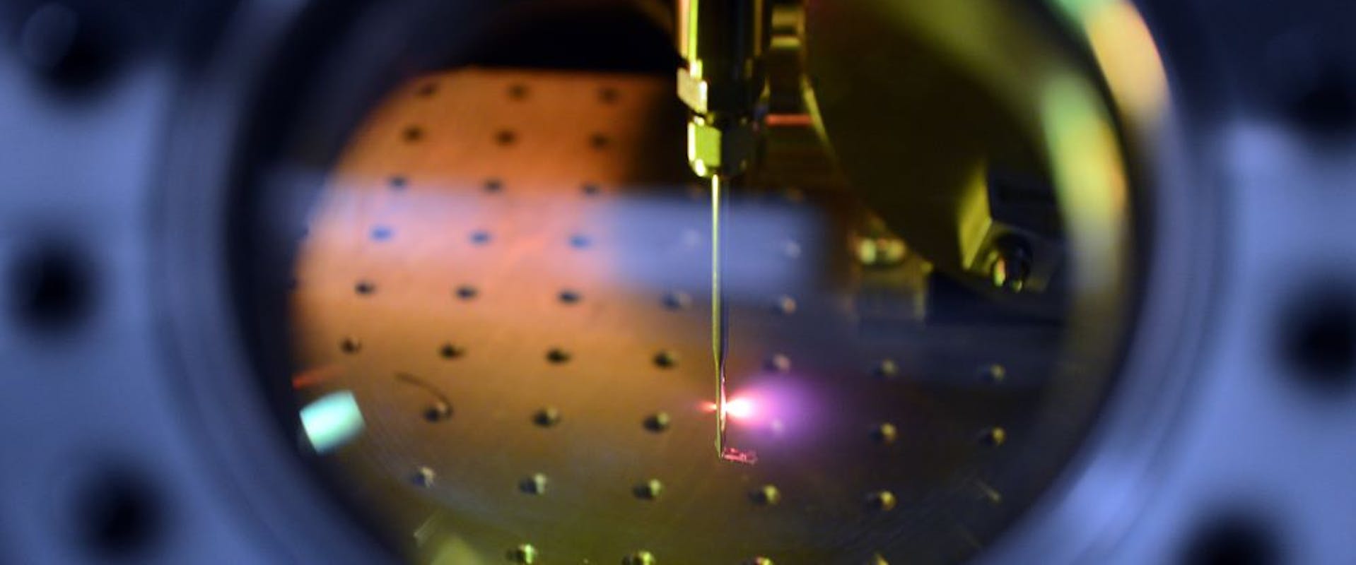 Momentaufnahme der Erzeugung von Attosekunden-Lichtblitzen. | ©MPI für Quantenoptik/Thorsten Naeser Momentaufnahme der Erzeugung von Attosekunden-Lichtblitzen.