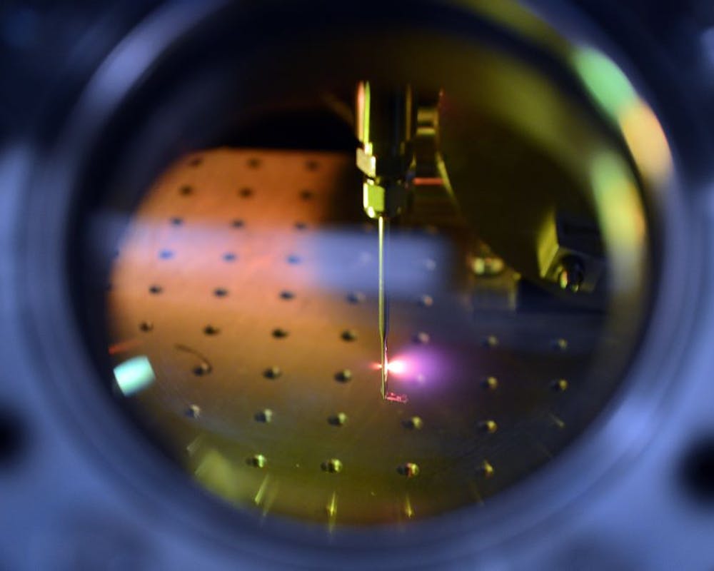 Momentaufnahme der Erzeugung von Attosekunden-Lichtblitzen. | ©MPI für Quantenoptik/Thorsten Naeser Momentaufnahme der Erzeugung von Attosekunden-Lichtblitzen.