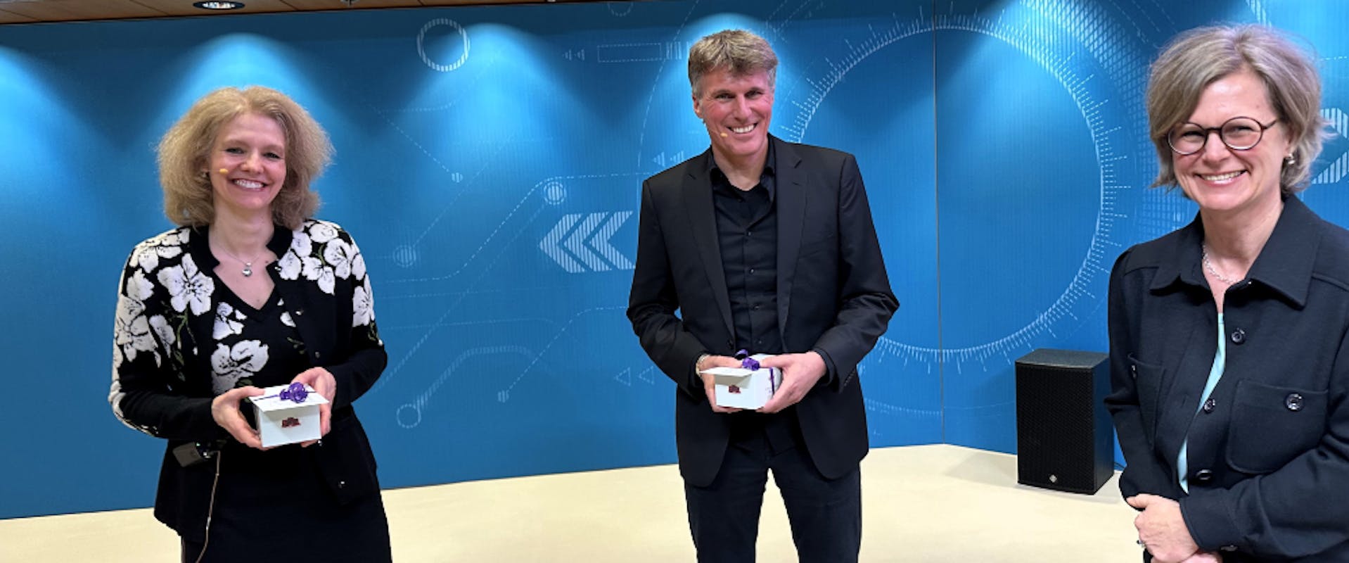 Prof. Dr. Bettina Lotsch, Prof. Dr. Karsten Reuter und Julia Hof | ©MPF Prof. Dr. Bettina Lotsch, Prof. Dr. Karsten Reuter und Julia Hof