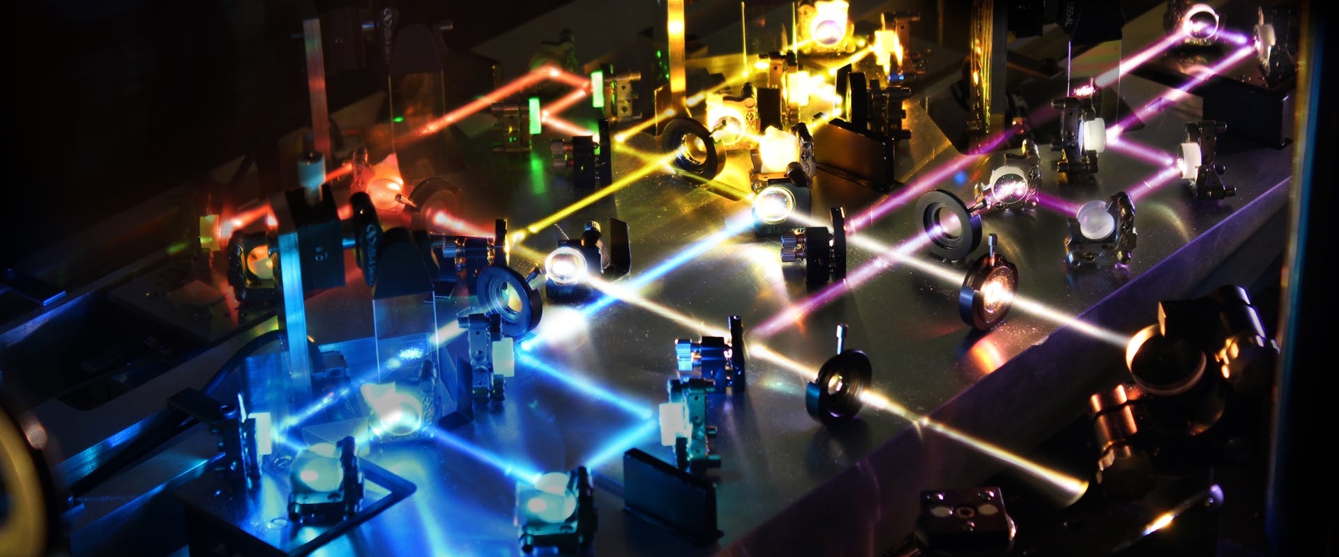 Prototyp des neuen Ultrakurzpulslasers am LEX. | ©MPI für Quantenoptik Prototyp des neuen Ultrakurzpulslasers am LEX.