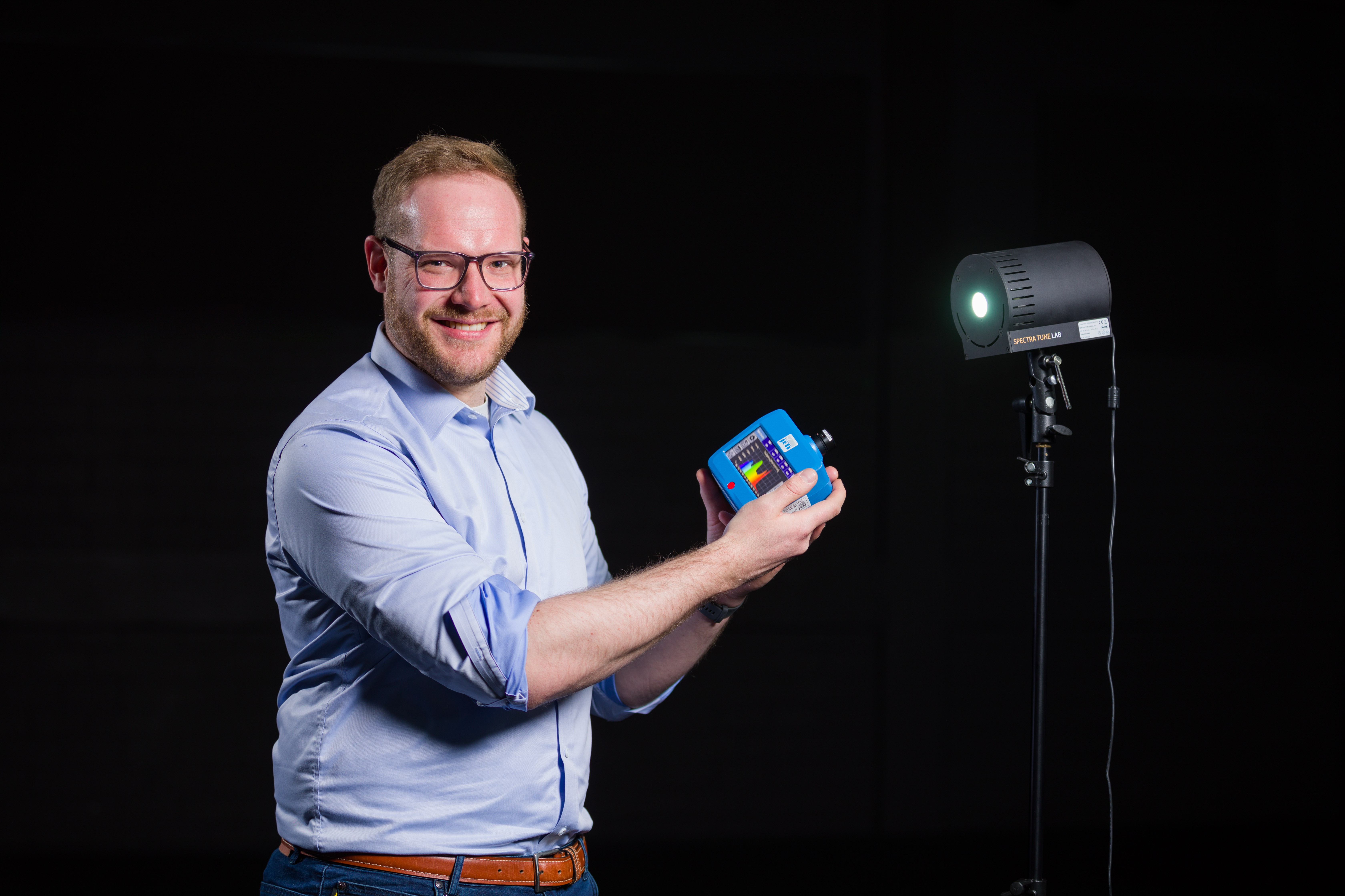 Prof. Dr. Manuel Spitschan leitet die Forschungsgruppe "Translationale sensorische und zirkadiane Neurowissenschaften" am MPI für biologische Kybernetik in Tübingen.