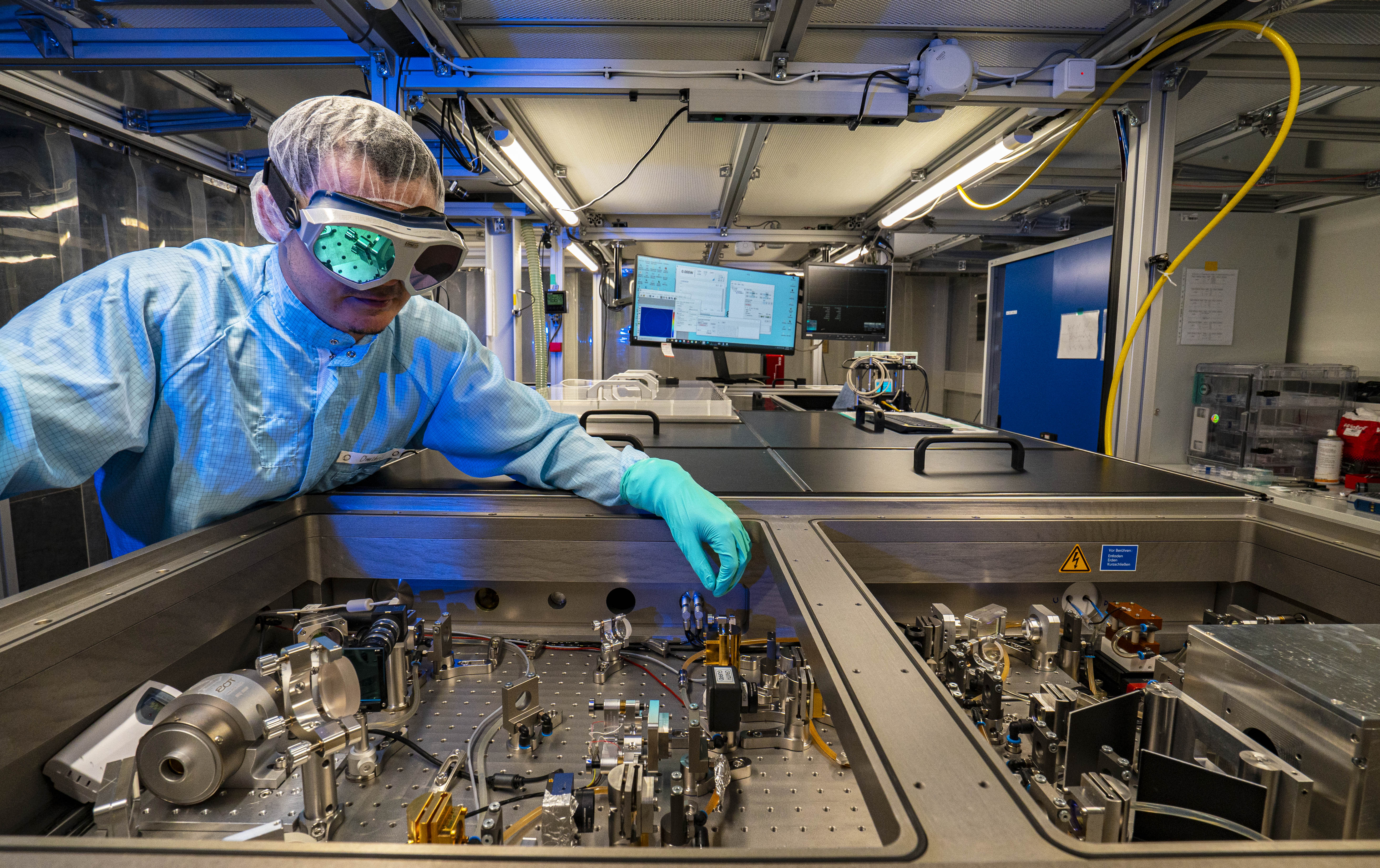 Dr. Dmitrii Kormin, Postdoc am MPI für Quantenoptik und Mitglied des Teams Attoworld.