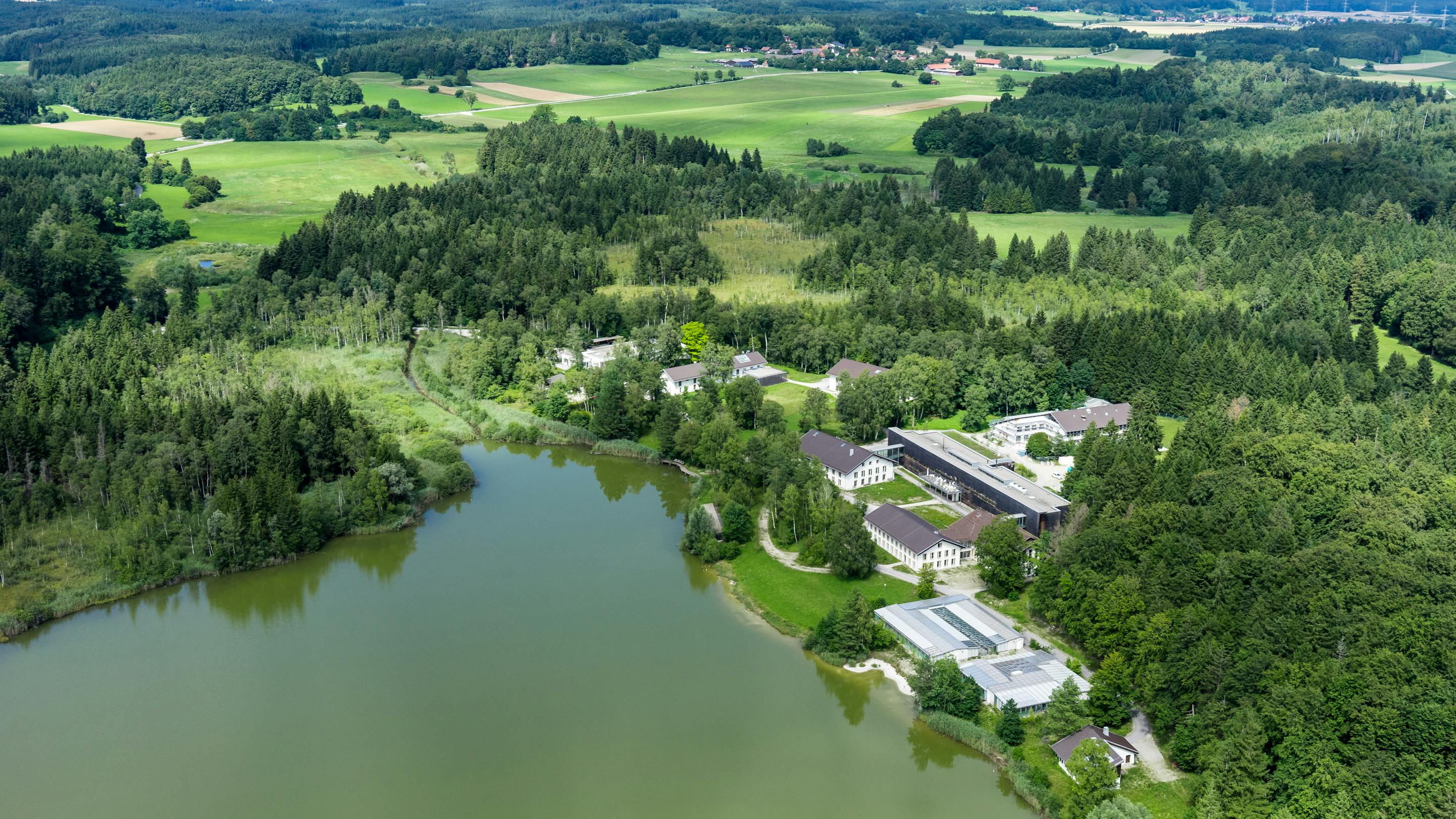MPI für biologische Intelligenz in Seewiesen, Oberbayern. | ©MPI für Ornithologie MPI für biologische Intelligenz in Seewiesen, Oberbayern.