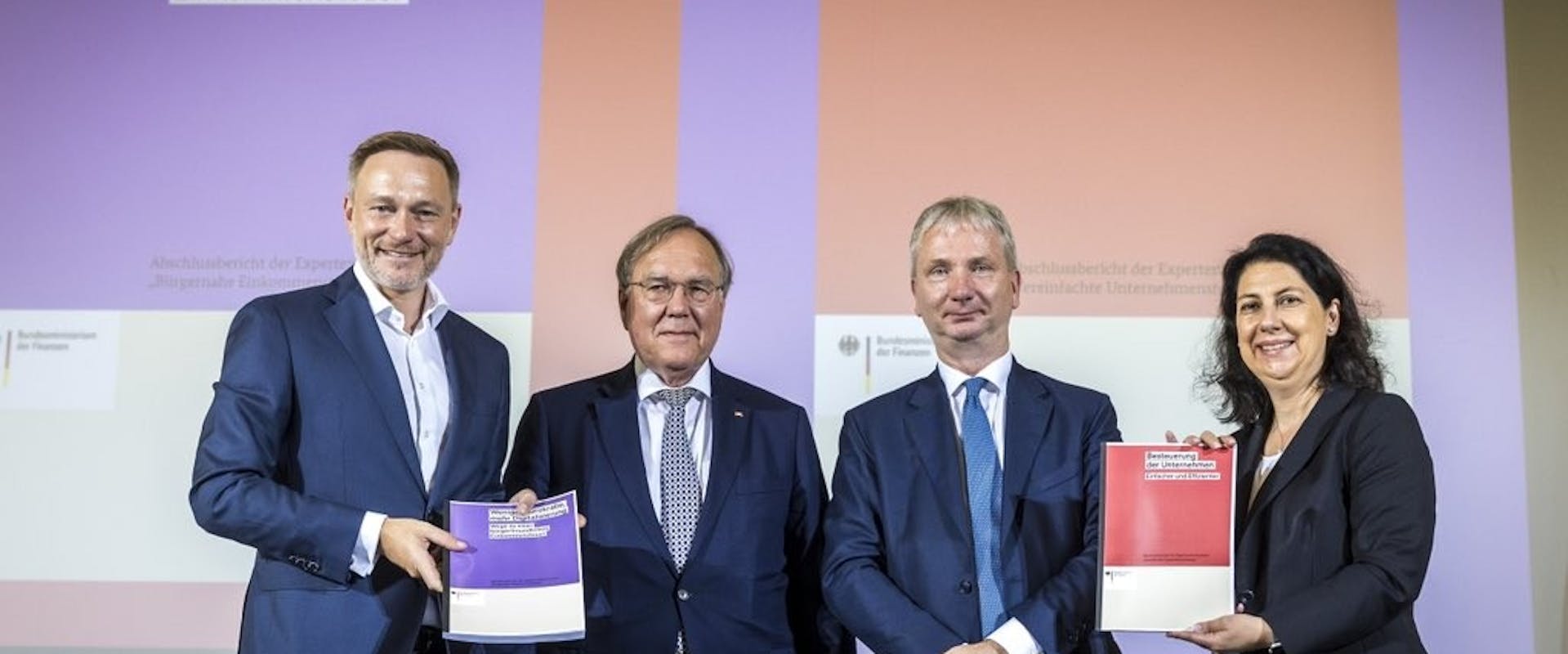 v.l.n.r. Bundesminister Christian Lindner, Prof. Dr. h. c. Rudolf Mellinghoff, Prof. Dr. Dr. h. c. Wolfgang Schön und Parlamentarische Staatssekretärin Katja Hesse | ©BMF v.l.n.r. Bundesminister Christian Lindner, Prof. Dr. h. c. Rudolf Mellinghoff, Prof. Dr. Dr. h. c. Wolfgang Schön und Parlamentarische Staatssekretärin Katja Hesse