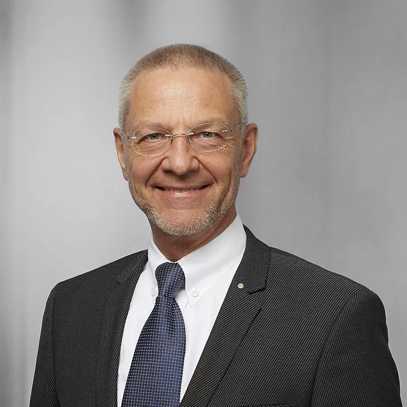 Kurator Dr. Gregor Mayer Kurator Dr. Gregor Mayer