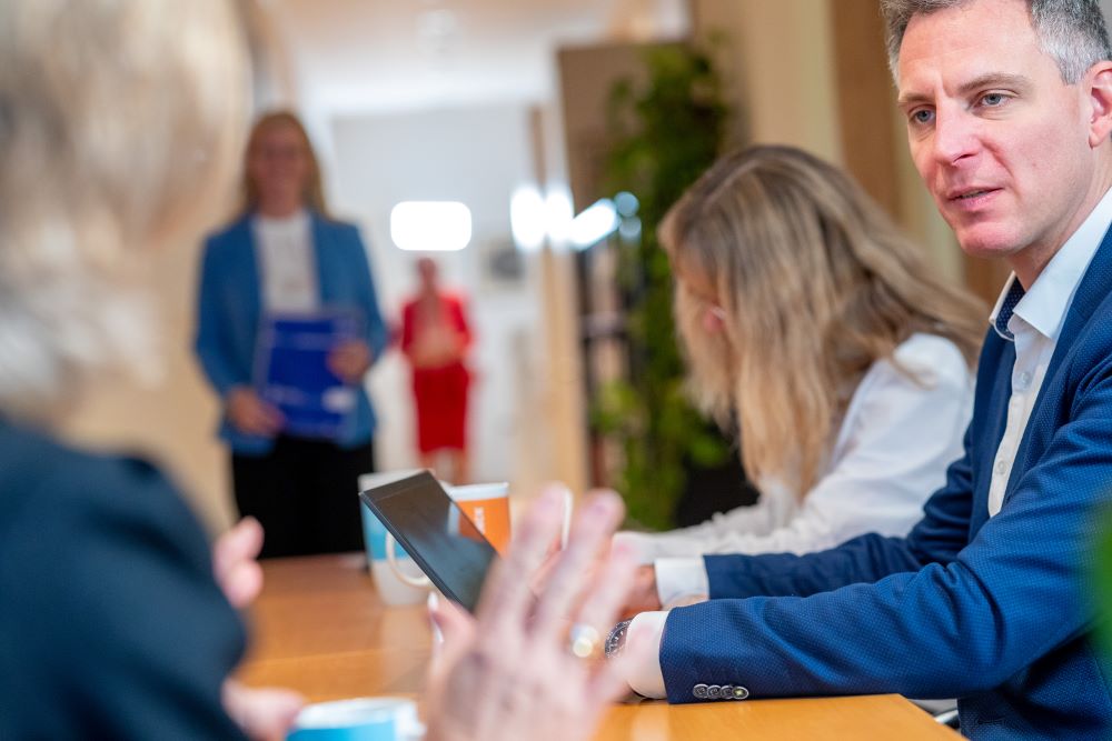 Besprechung in der MPF